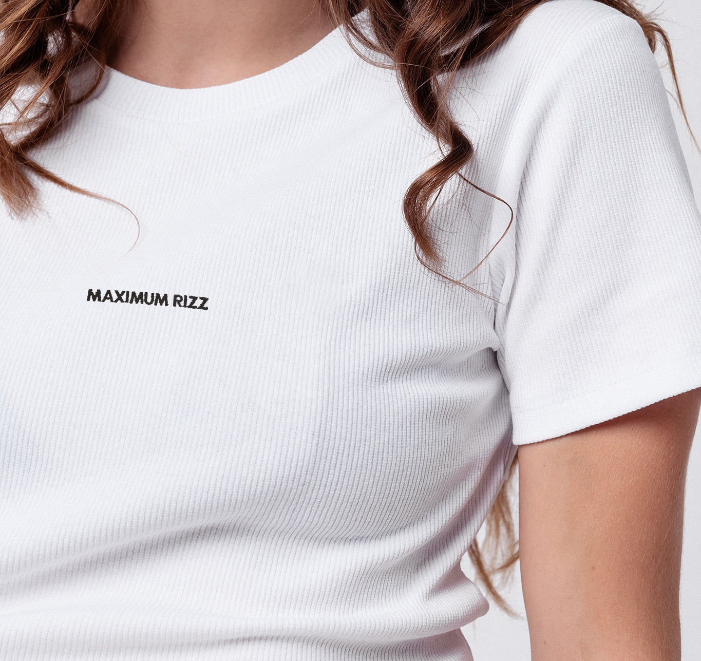 Maximum Rizz | Besticktes Bio Baumwoll Cropped T-Shirt