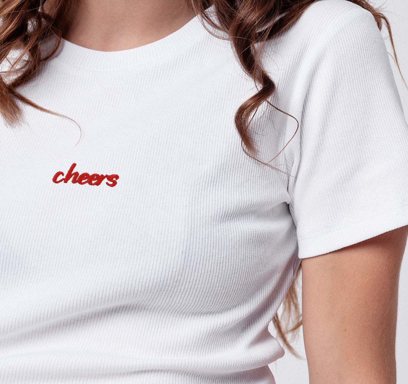 Cheers Collection | Besticktes Bio Baumwoll Cropped T-Shirt