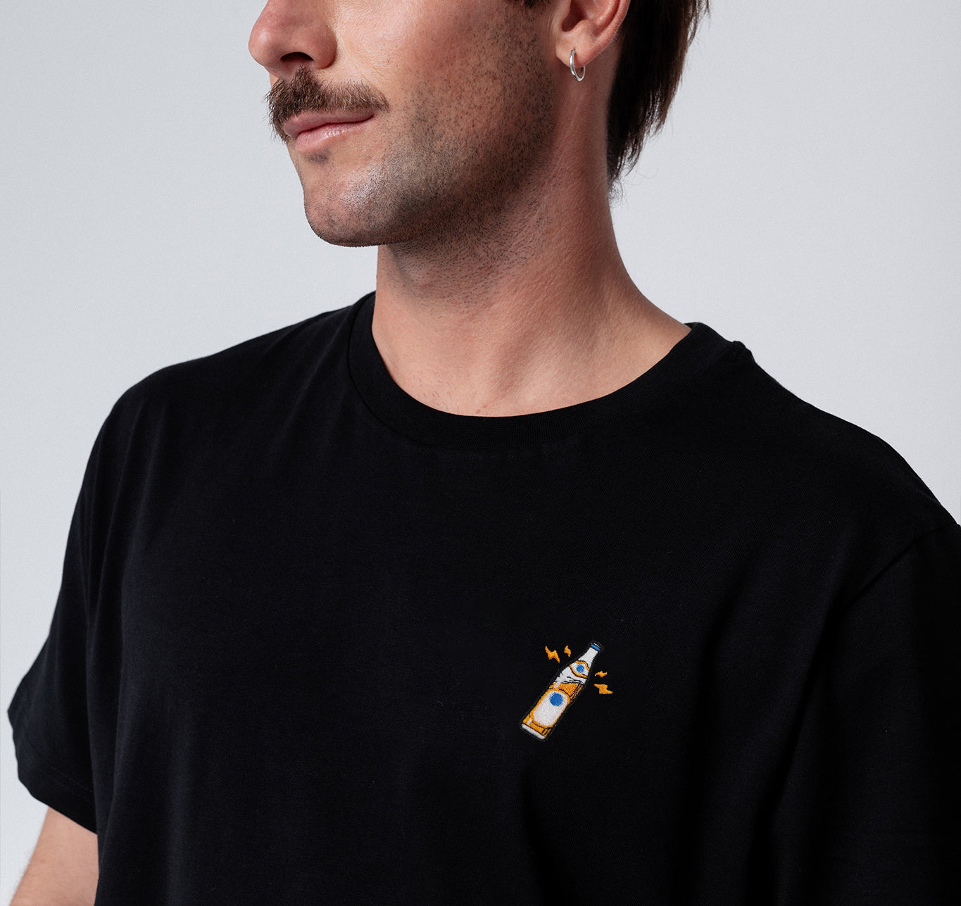 Mate | Besticktes Bio Baumwoll Unisex T-Shirt