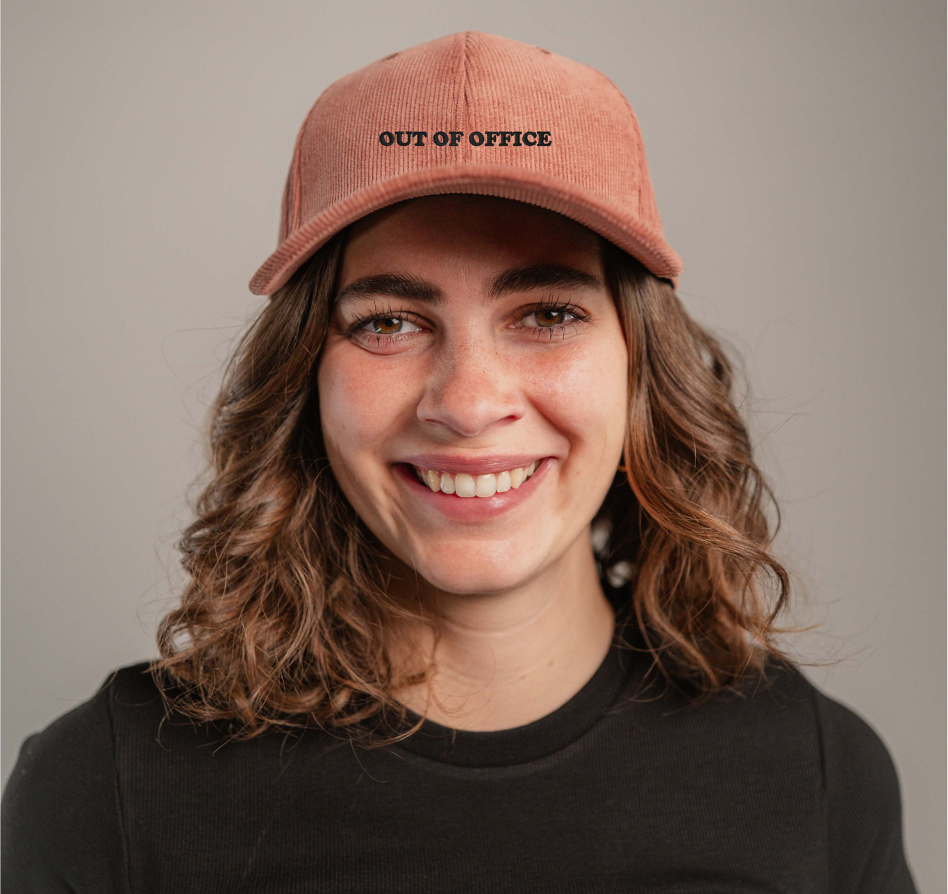 Out of Office| Bestickte Bio Baumwoll Cord Cap