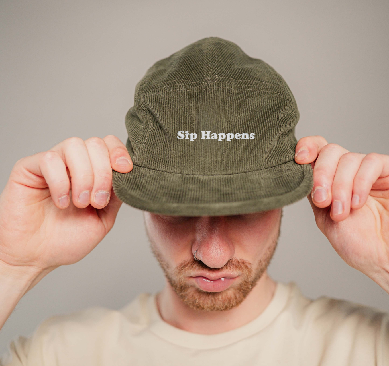 Sip Happens | Bestickte Bio Baumwoll Cord Cap