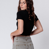 Champagnersäbel | Besticktes Bio Baumwoll Cropped T-Shirt