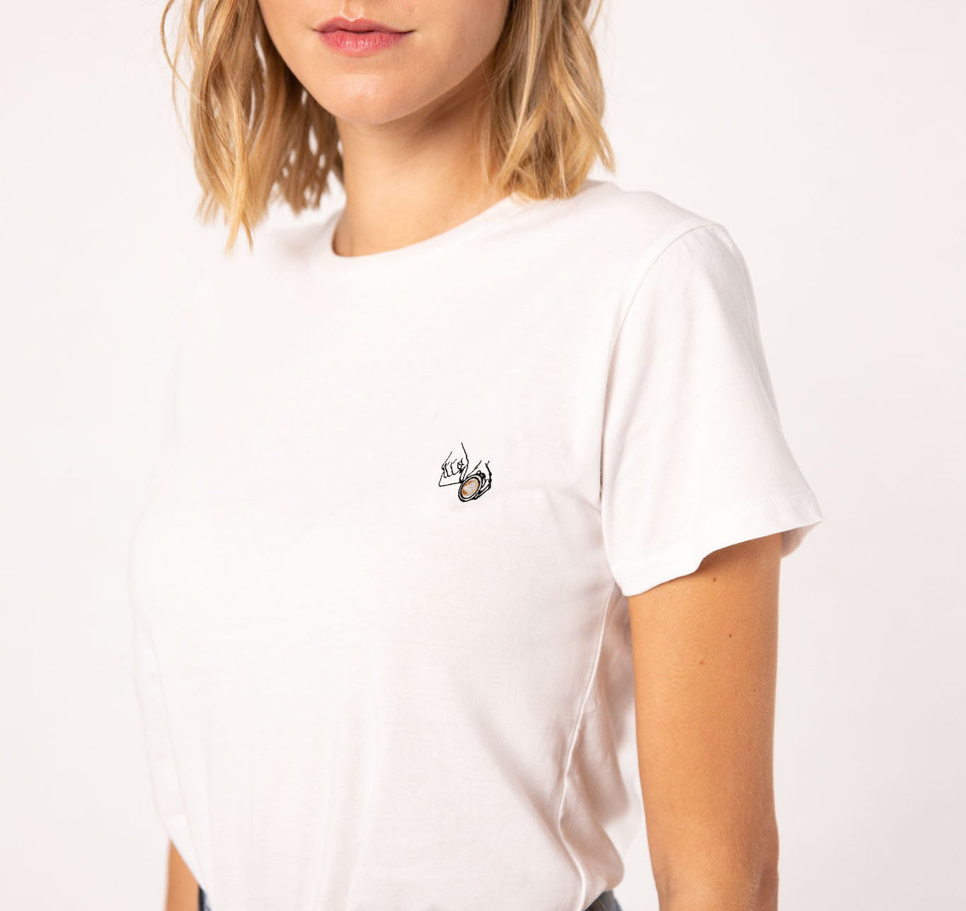 Latte Art | Besticktes Bio-Baumwoll Frauen T-Shirt