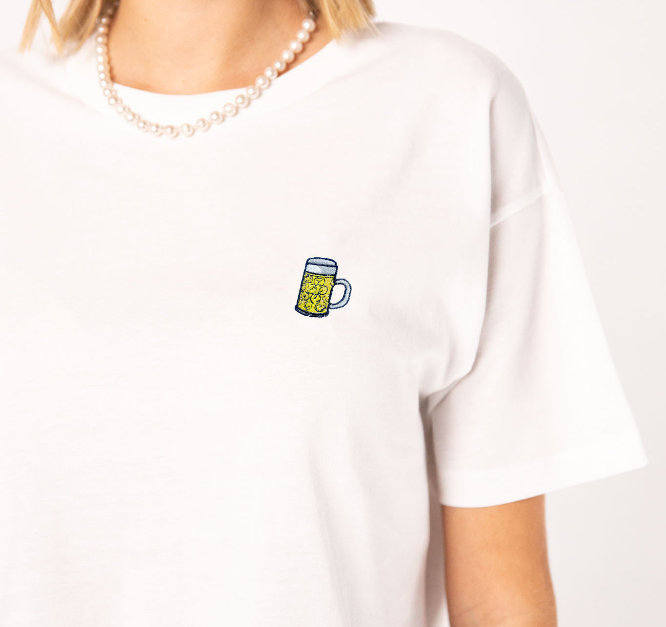 Maßkrug | Besticktes Bio Baumwoll Cropped T-Shirt