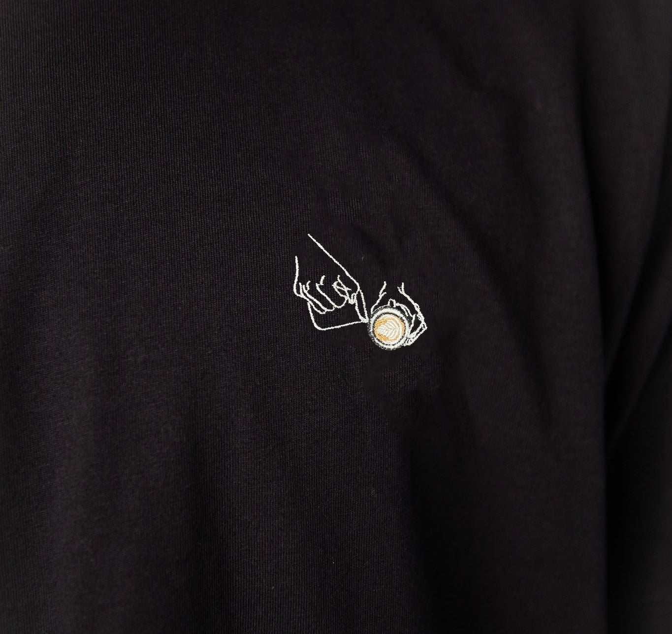 Latte Art | Besticktes Bio Baumwoll-T-Shirt