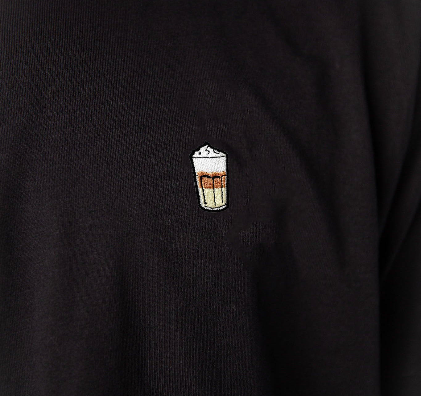 Latte Macchiato | Besticktes Bio Baumwoll Unisex T-Shirt
