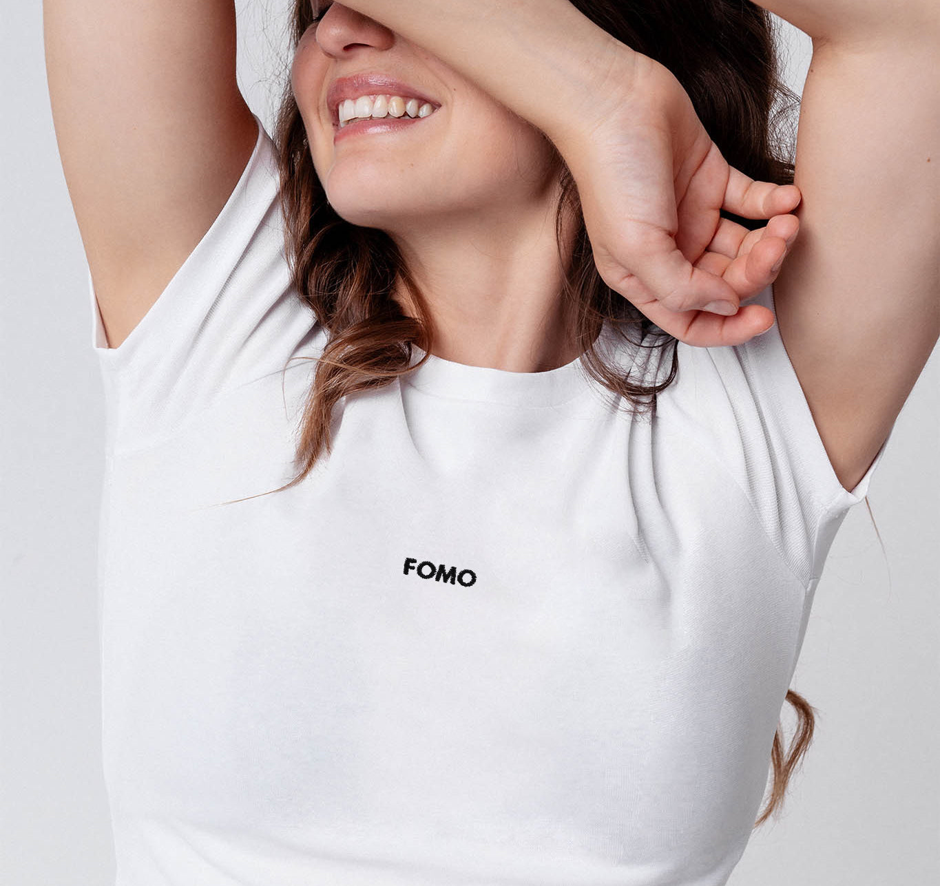 Fomo | Besticktes Bio Baumwoll Cropped T-Shirt