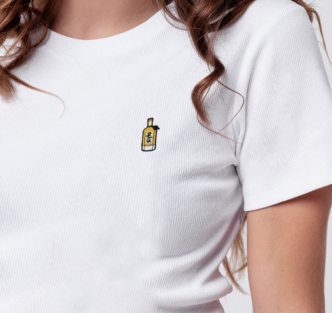 Slyrs | Besticktes Bio Baumwoll Cropped T-Shirt