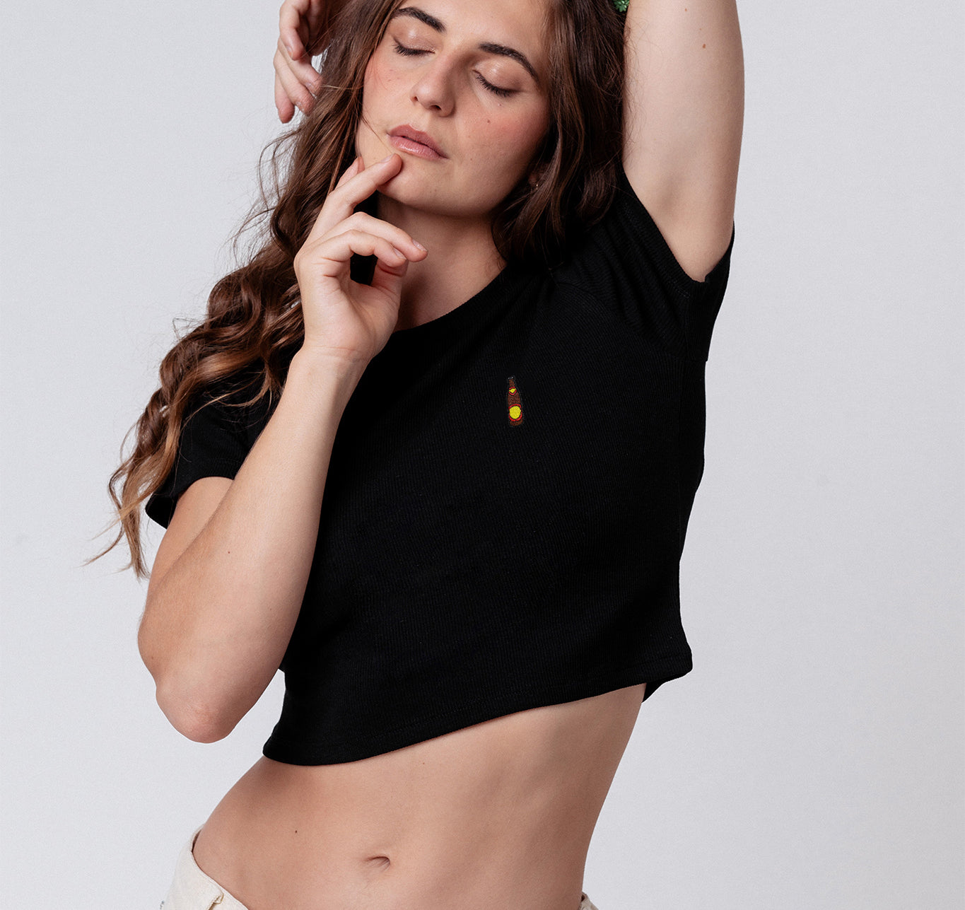 Hofei | Besticktes Bio Baumwoll Cropped T-Shirt
