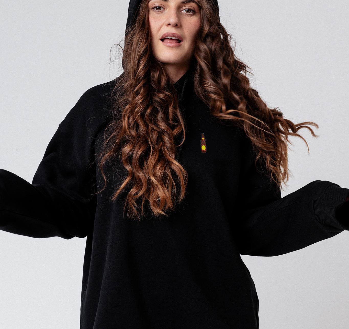 Hofei | Embroidered organic cotton women's hoodie