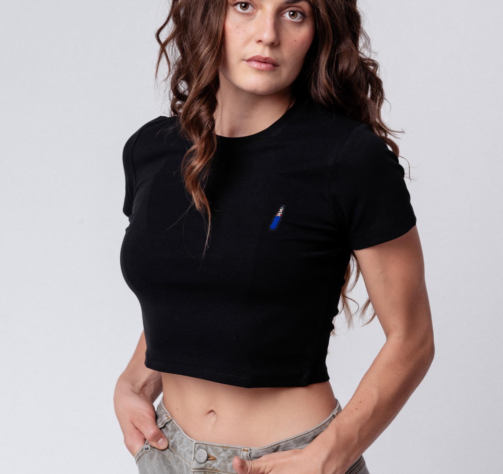 blanc 1664 | Besticktes Bio Baumwoll Cropped T-Shirt