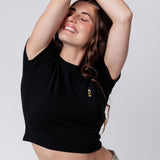 Kirschwasser | Besticktes Bio Baumwoll Cropped T-Shirt