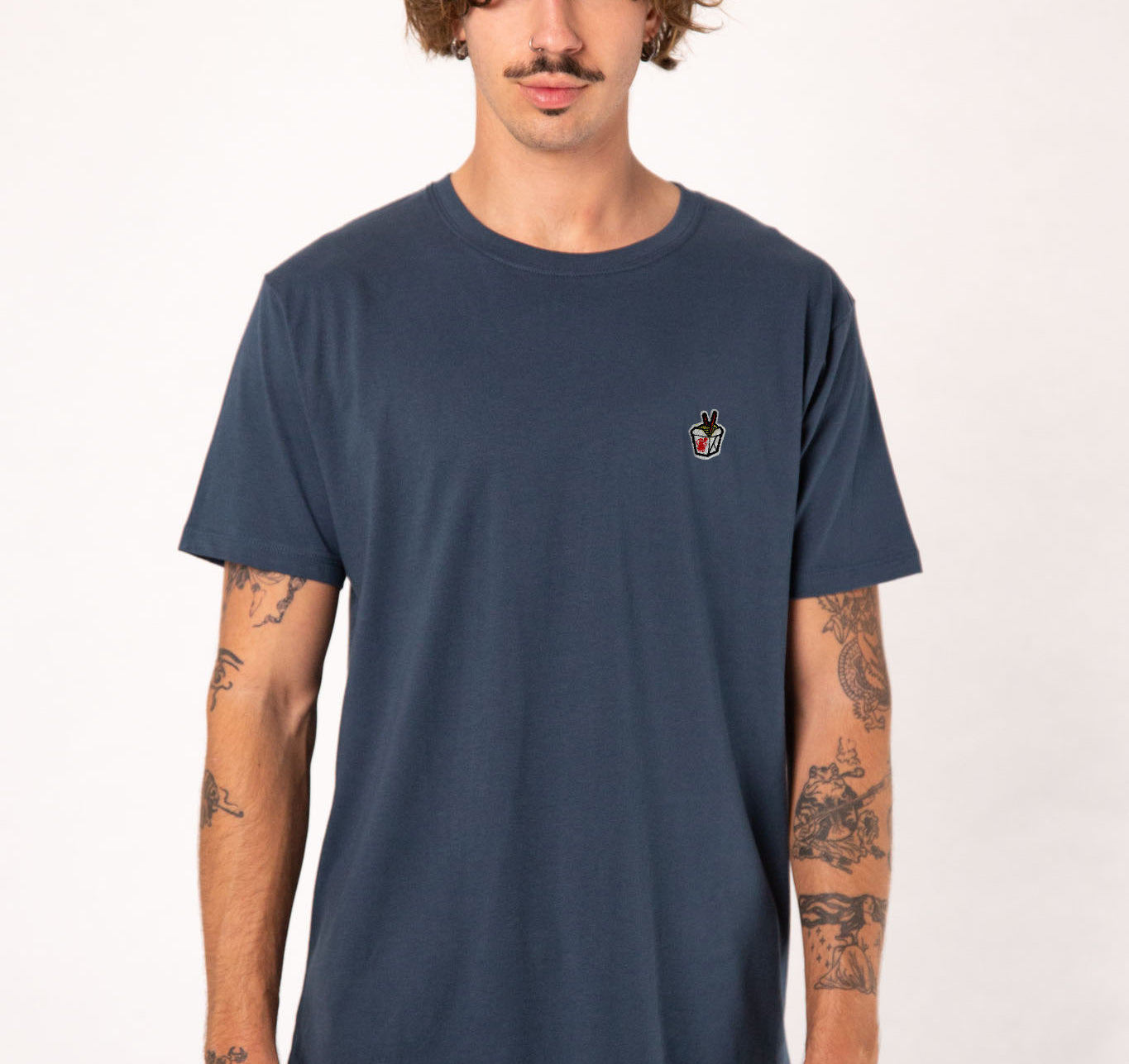 Noodlebox | Besticktes Bio Baumwoll Unisex T-Shirt