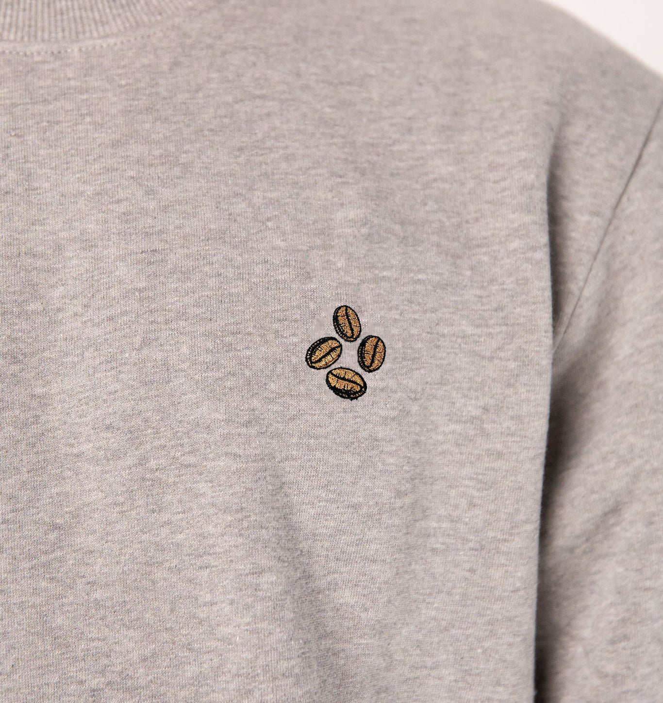 Coffee beans | Bestickter Bio-Baumwoll Unisex Pullover